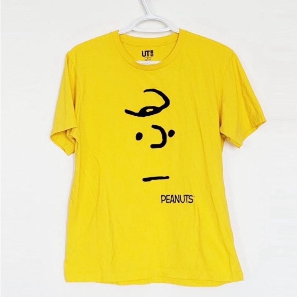 Uniqlo Yellow Short Sleeve Peanuts Tee Shirt fits like a mens small